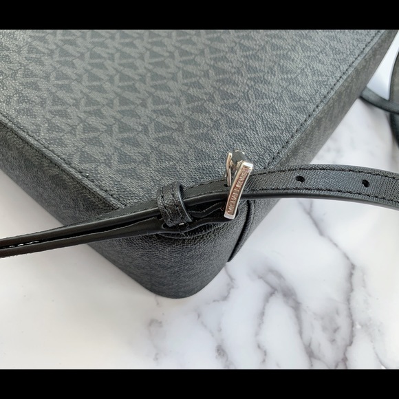 Gaby’sBags👜💕-Michael Kors Large Bag Black MK - Picture 8 of 8